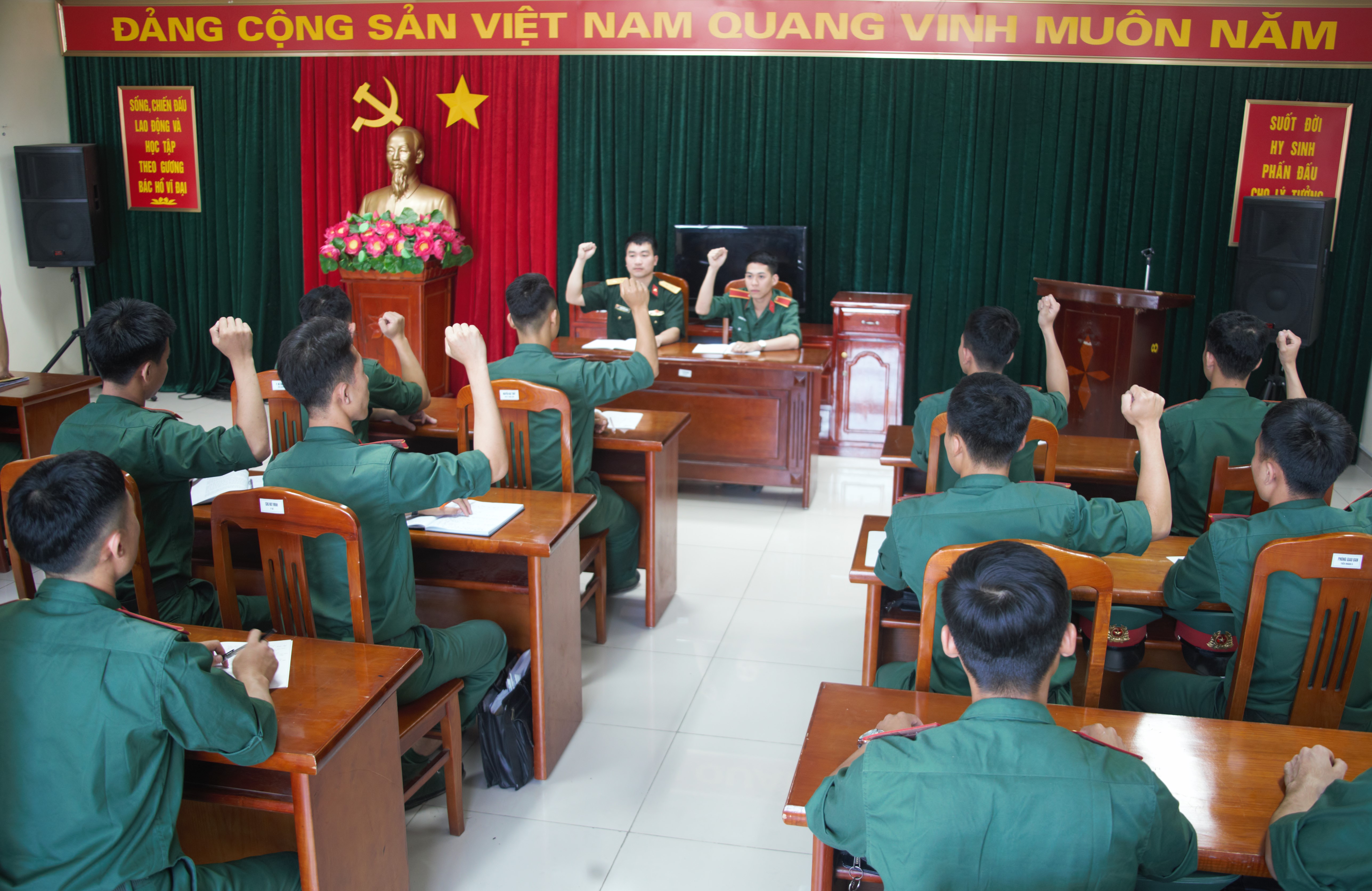 Nâng cao chất lượng sinh hoạt chi bộ mang lại hiệu quả 